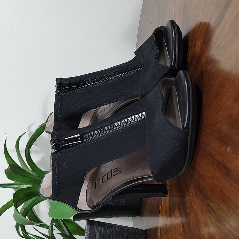 Shoes: Moda Black Zipper Heels - Picture 1 of 8